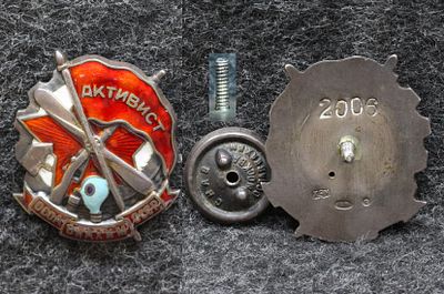 Знак Активист ОСОАВИАХИМ СССР 30-е годы. Серебро 916 проба, вес 11 гр., клеймо ХЭМ, размер 35 на 
