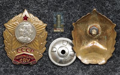 Знак Ленинградской Суворовское военное училище 70-е годы. РЕДКИЙ!. Томпак, эмаль. Знак в хорошем 