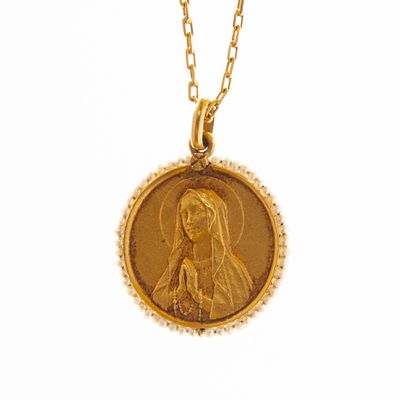 Medalla en oro 18 K y perlas - Medalla religiosa en oro 18 K amarillo y perlas. "Virgen Mar&iacute;a." 