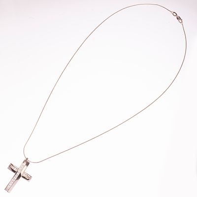 Cruz en oro 18 K y brillantes - Cruz en oro 18 K blanco con diecisiete diamantes talla brillante. 