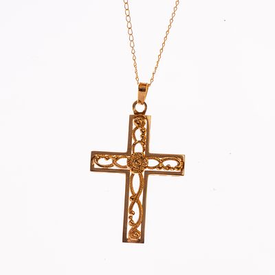 Curz en oro 14 K - Cruz con cadena en oro 14 K amarillo. 30 x 20 mm. Di&aacute;metro de cadena 1 mm. Peso 